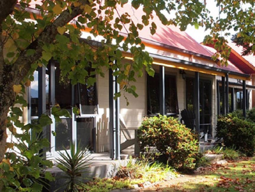 Asure Oak Estate Motor Lodge Greytown Exterior photo